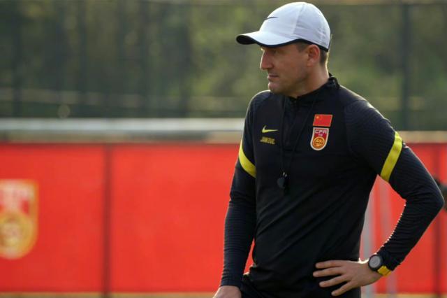 MK体育登录入口-扬科维奇：过于尊重对手！半场故意不调整战术人员